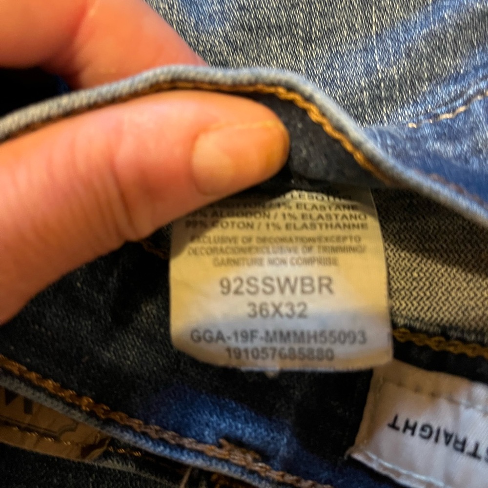 BOGO 1/2 off - Wrangler jeans 36x32 - Picture 3 of 7